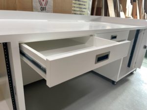 大学講義室用操作卓　引出
