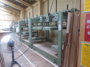 フラッシュプレス機