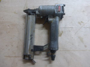 釘打ちに用いたタッカー